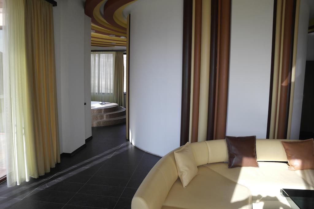 Akhtamar Hotel Cjsc Arzakan Quarto foto