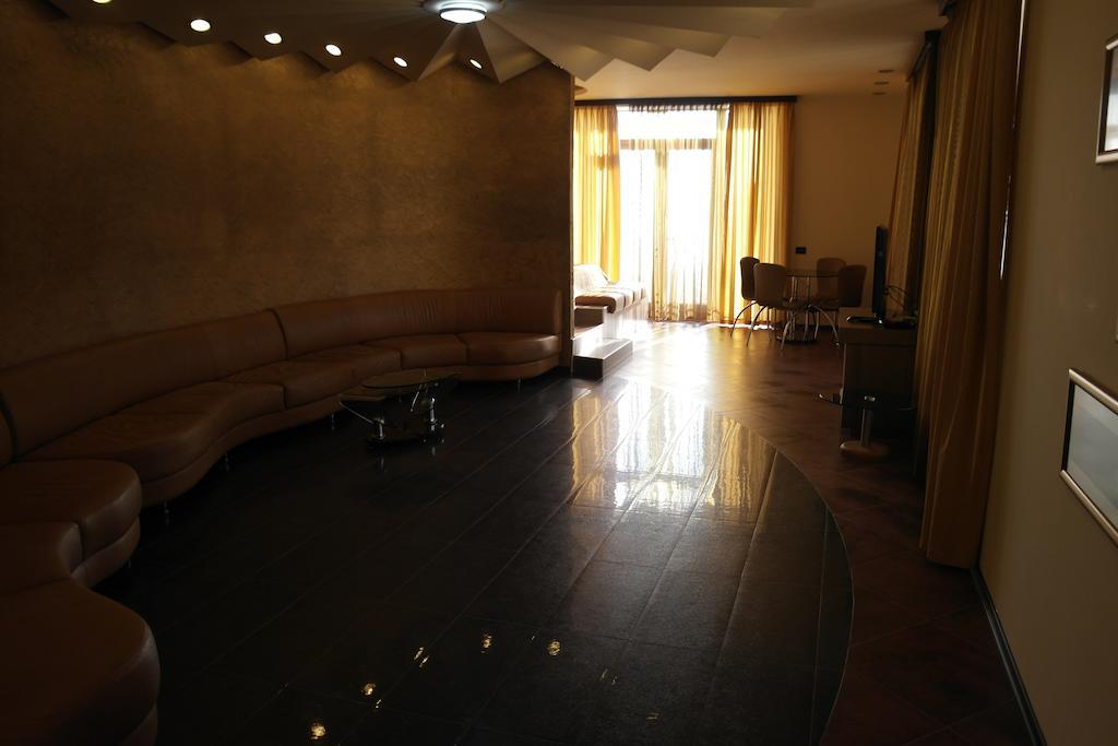 Akhtamar Hotel Cjsc Arzakan Quarto foto