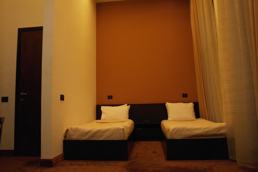 Akhtamar Hotel Cjsc Arzakan Quarto foto