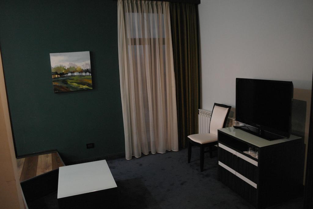 Akhtamar Hotel Cjsc Arzakan Quarto foto