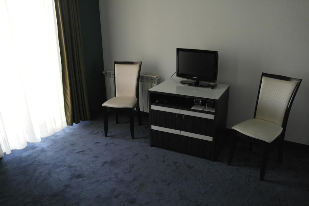 Akhtamar Hotel Cjsc Arzakan Quarto foto